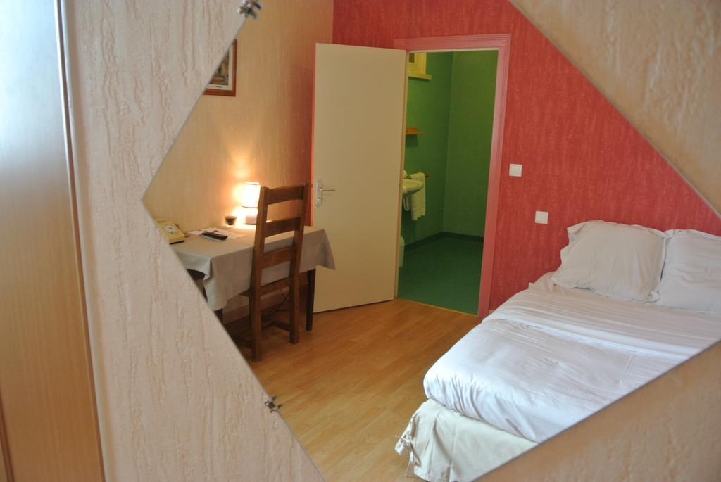 Hotel Le Central Boussac (Limousin) Quarto foto